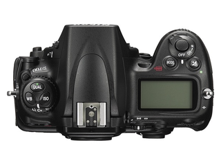 Illustration for article titled Nikon D700 DSLR Official: D3's Big Sensor In a Smaller Body for $2999